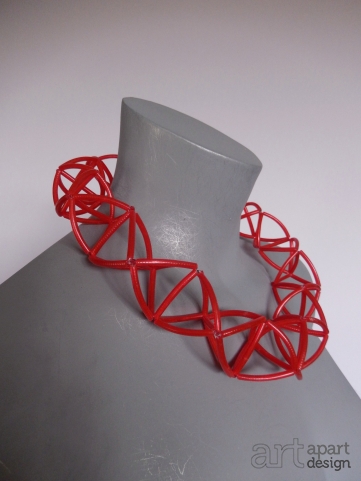 138 necklace red triangles connected