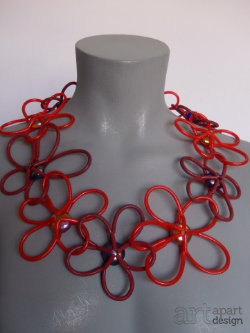 140 necklace red flowers connected