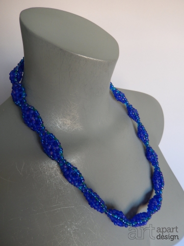 035 necklace deep blue oval shapes with lighter ribbons