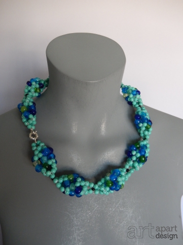 004 necklace short turquoise glass beads