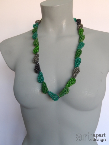 011 necklace different green colours dripping shapes
