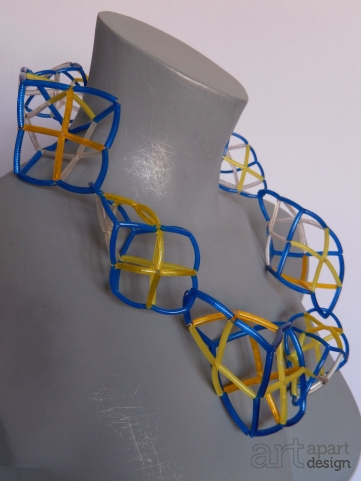 153 necklace blue/yellow elements connected