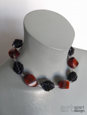 062 necklace short black/antracite with brown resin beads