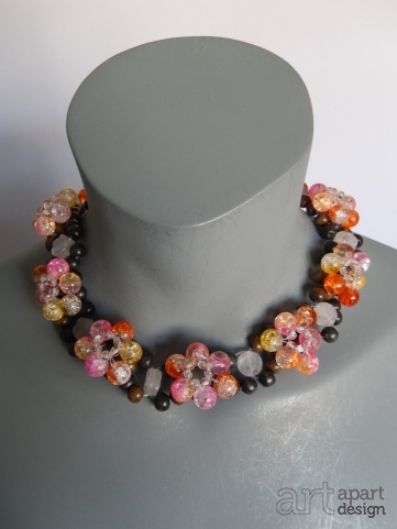 029 choker necklace wooden beads connet flowers and rose quartz