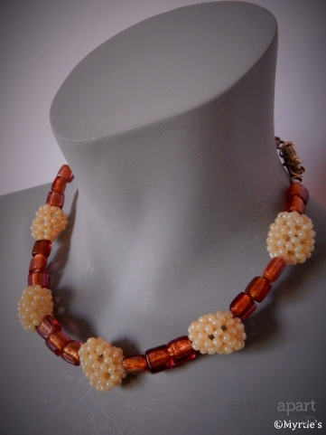053 necklace short beige egg shaped with orange/brown glass beads
