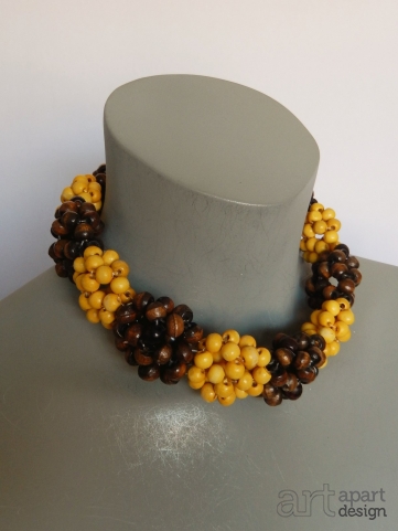005 necklace short yellow and brown wooden beads