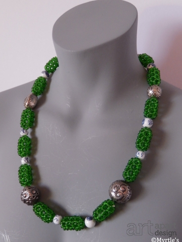 071 necklace green capsules