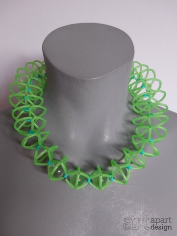 114 groene kraag met knikkers