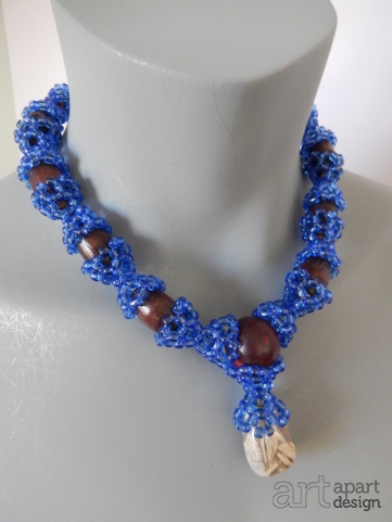 047 halssieraad kort blauwe diabolo's met jaspis