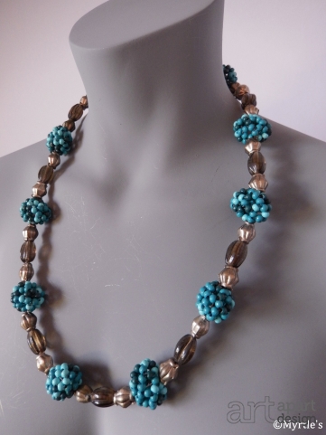 058 halssieraad blauwgroene ovaalvormen met glazen en metallic kralen