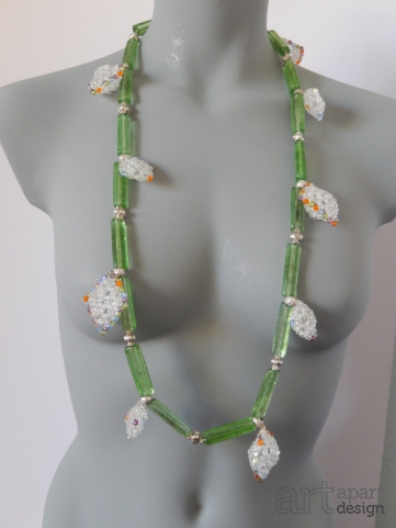 045 necklace long white pillows with long green beads