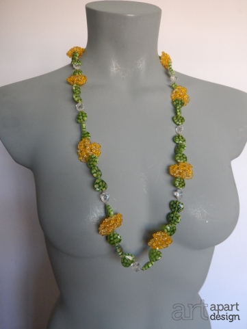 041 necklace long green millefiori haerts with yellow heart shapes