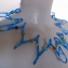 158 halssieraad blauw met transparant gekleurde glaskralen