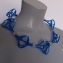 152 halssieraad kort blauw met kristallen en mat glazen kralen